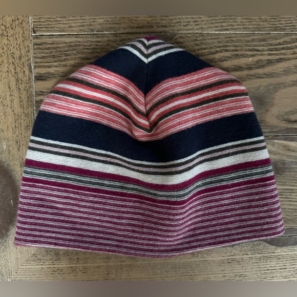 GAP beanies - one size - unisex- 2 total beanie hats - Picture 4 of 7